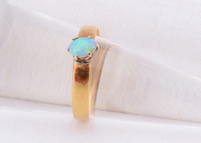 Lot 105 - A 22ct gold ring with opal