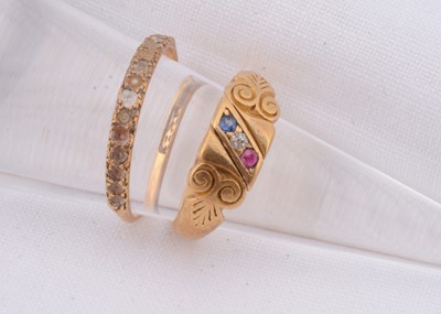 Lot 106 - An antique 18ct gold tricolour set ring