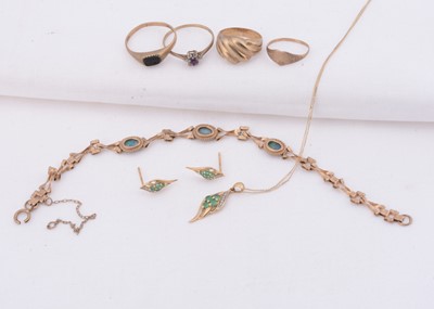Lot 107 - A 9ct gold, emerald & diamond matching necklace & earring set & a collection of 9ct gold jewellery items