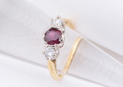 Lot 130 - A 18 ct gold three stone diamond & ruby dress ring