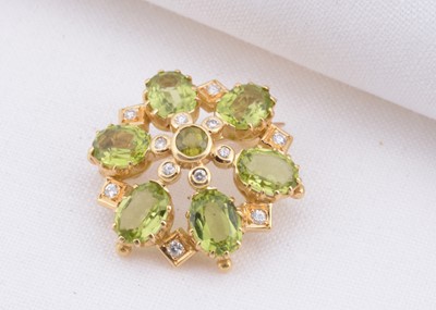 Lot 139 - A 18ct gold peridot & diamond flower cluster brooch