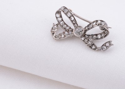 Lot 140 - An antique rose cut & old cut diamond bow brooch