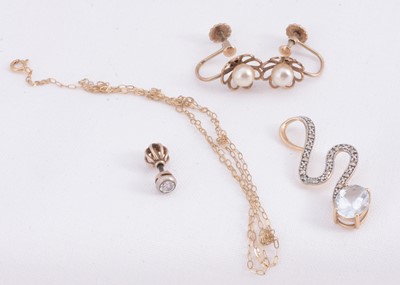 Lot 184 - A snake shaped gem set pendant & pair pearl screw back earrings, fine chain & diamond stud