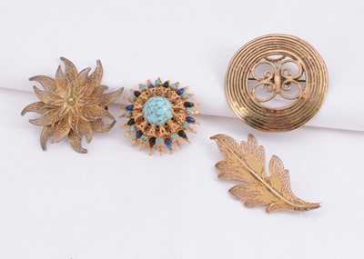 Lot 186 - A Eivind Hillestad bronze pendant/brooch, two filigree brooches & a tiered starburst blue stone set brooch