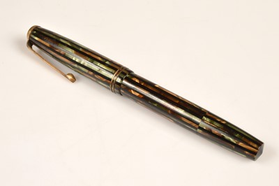Lot 188 - A vintage Parker duo fold green stripe fountain pen with 14k gold nib