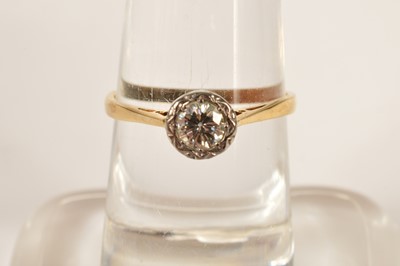 Lot 193 - A 18ct gold diamond ring