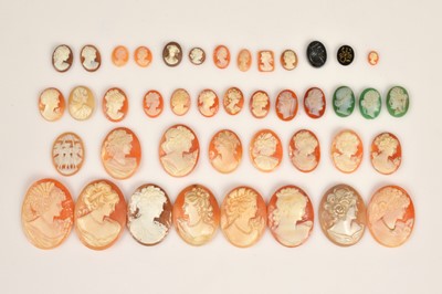 Lot 206 - A collection of 40 unmounted cameos