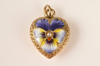 Lot 223 - An antique 15ct gold pansy enamel heart pendant