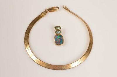 Lot 225 - A 9ct gold flat snake chain bracelet & three tier pendant