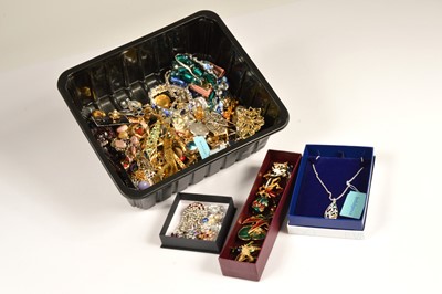 Lot 228 - A collection of costume jewellery, with a quantity of brooches