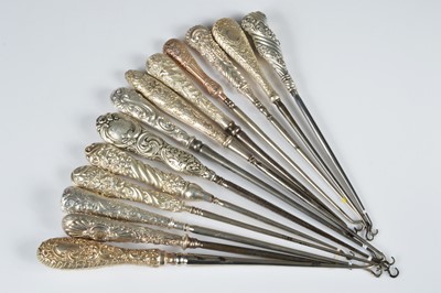 Lot 265 - A collection of thirteen silver handled button hooks