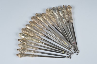 Lot 276 - A collection of sixteen silver handled button hooks