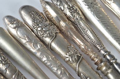 Lot 278 - A collection of fifteen button hooks