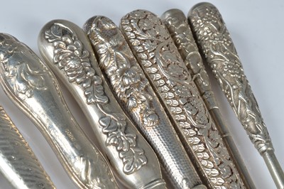 Lot 278 - A collection of fifteen button hooks