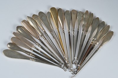 Lot 281 - Twenty one silver handled steel button hooks