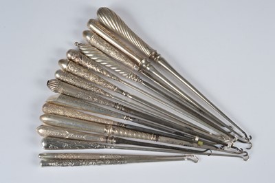 Lot 283 - Fifteen button hooks