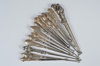 Lot 286 - Fifteen silver handled button hooks