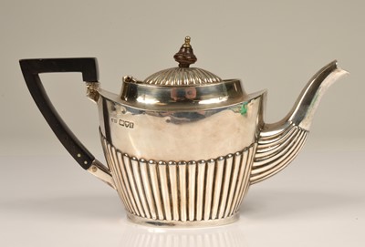 Lot 297 - An Edwardian silver bachelor teapot by JMB