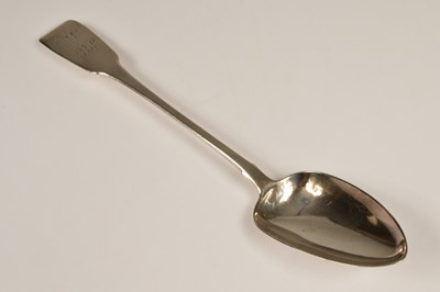 Lot 299 - A George III silver serving or basting spoon by SR IED