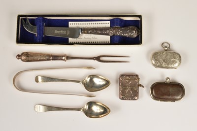 Lot 316 - A small group of silver and other items