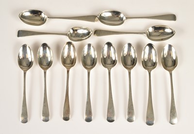 Lot 348 - An harlequin set of twelve silver Old English pattern teaspoons