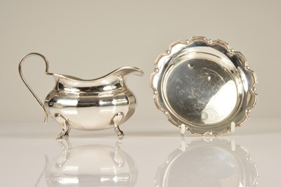 Lot 351 - Two George V silver items of silver