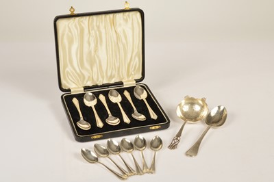 Lot 379 - A Cased set of George V silver teaspoons