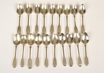 Lot 384 - Nineteen Georgian and later silver fiddle pattern teaspoons