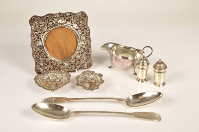 Lot 387 - A small group of silver and silver plate