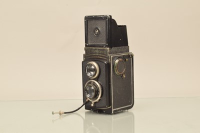 Lot 34 - A Rolleicord I TLR Camera