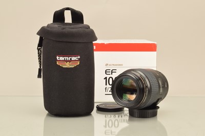 Lot 46 - A Canon EF 100mm f/2.8 Macro USM Lens