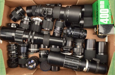 Lot 74 - A Tray of Prime Lenses