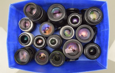 Lot 81 - Sixteen AF Lenses