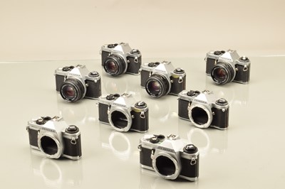 Lot 86 - A Tray of Pentax SLR Cameras