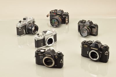 Lot 90 - A Tray of SLR Cameras