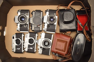 Lot 98 - A Tray of Eastern Bloc Cameras