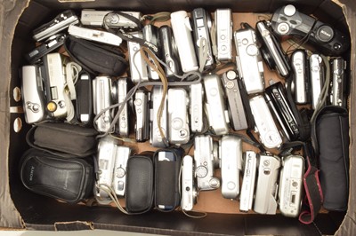 Lot 105 - A Tray of Compact Digital Cameras