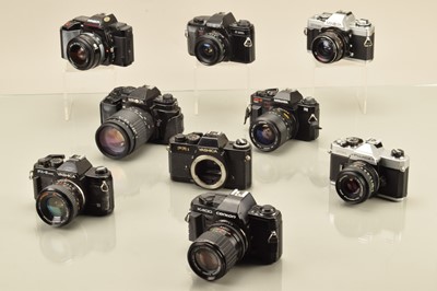 Lot 118 - A Tray of SLR Cameras