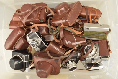 Lot 122 - A Box of Viewfinder Cameras
