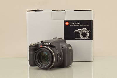 Lot 129 - A Leica V-Lux 2 Digital Camera