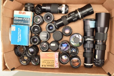 Lot 144 - A Tray of Prime Lenses