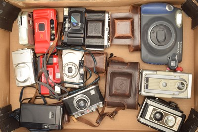 Lot 169 - A Mixed Tray of Cameras