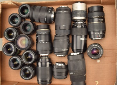 Lot 179 - A Tray of AF Zomm Lenses