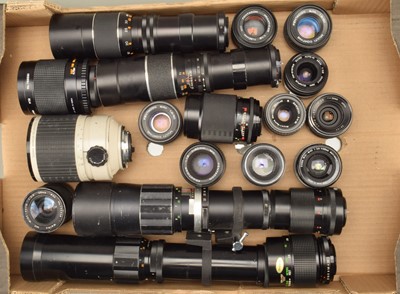 Lot 180 - A Tray of Prime Lenses