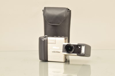 Lot 272 - A Nikon CoolPix 900 Digital Camera