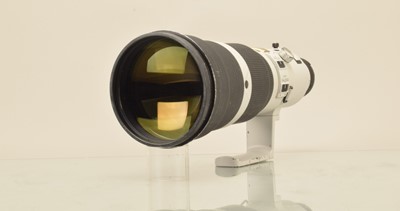 Lot 347 - A Nikon ED AF-S Nikkor 500mm f/4 D II Tropical Grey Edition Lens