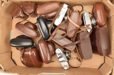 Lot 353 - A Tray of 35mm Cameras