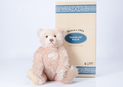 Lot 3 - A Steiff limited edition 1927 Teddy Rose replica teddy bear