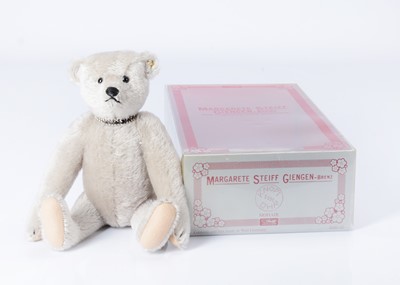 Lot 12 - A Steiff limited edition Richard Steiff 1902 replica teddy bear