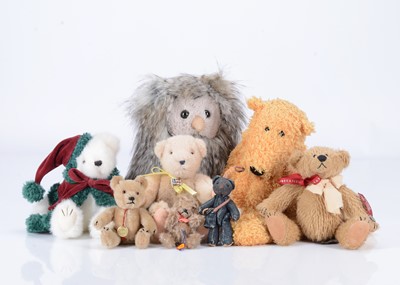 Lot 14 - Eight collectors and manufactured teddy bears and soft toys